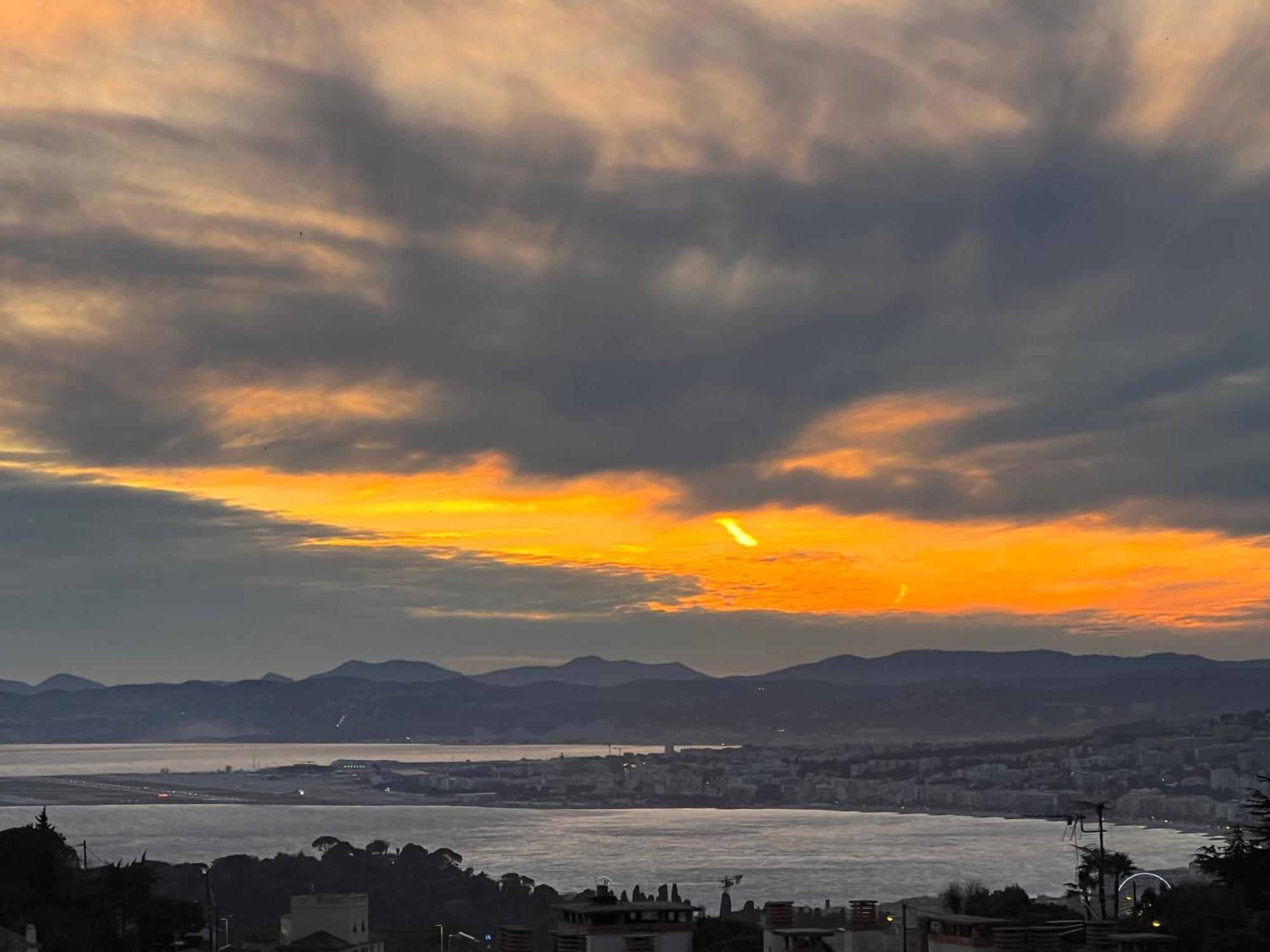Agreable 3 Pieces Climatise Avec Vue Mer Et Parking Villefranche-sur-Mer Dış mekan fotoğraf
